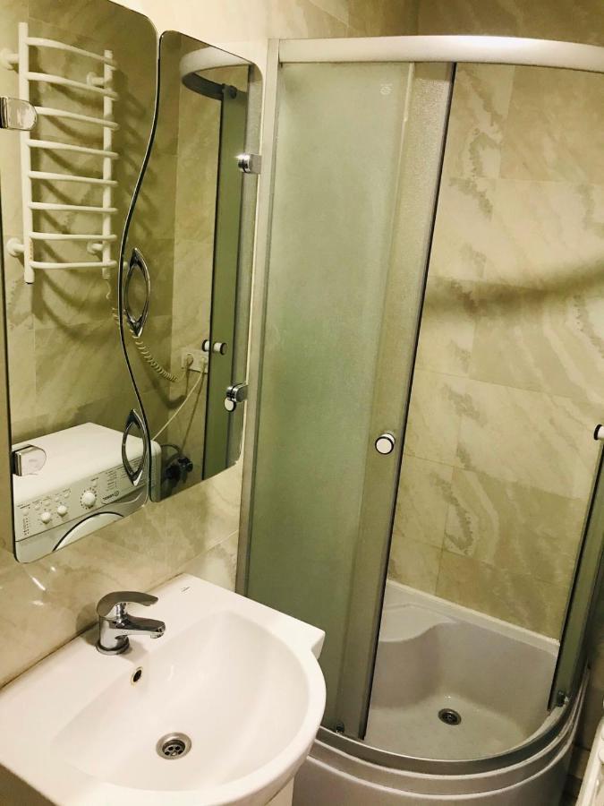 New And Nice Apartment In Kiev Bagian luar foto